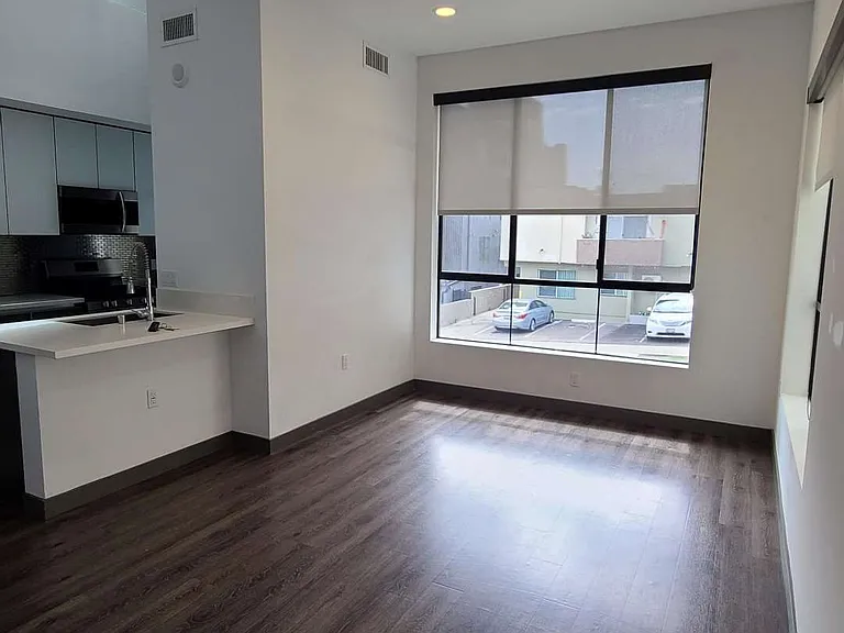644 N Hobart Blvd — Photo 14