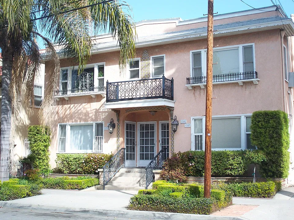Craftsman style 4 plex privately managed.