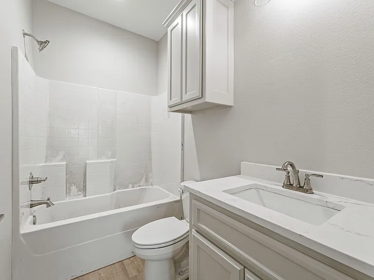 981 N Clinton St #102 — Photo 19