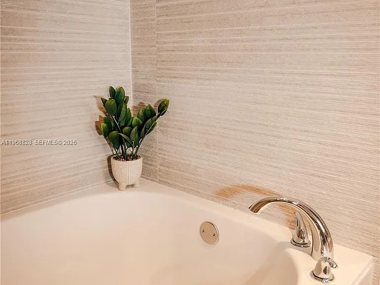 1717 N Bayshore Dr #D-3940 — Photo 13