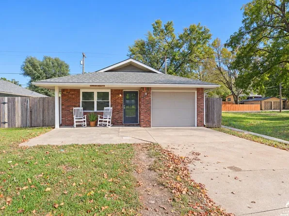 1014 Locust St, Eudora, KS 66025