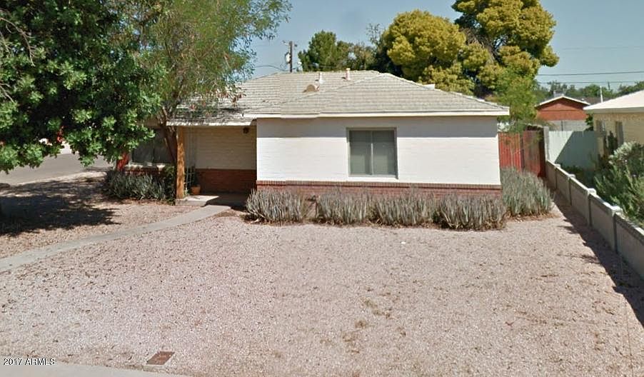 2nd image of 2034 W Flower St