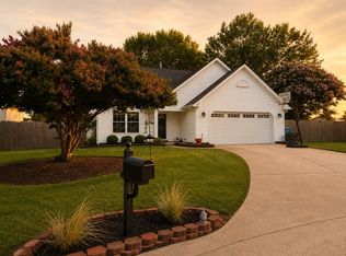 205 Lynnwood Gold Ct, Chesapeake, VA 23320