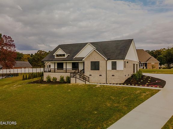 3rd image of 443 Montana Ct