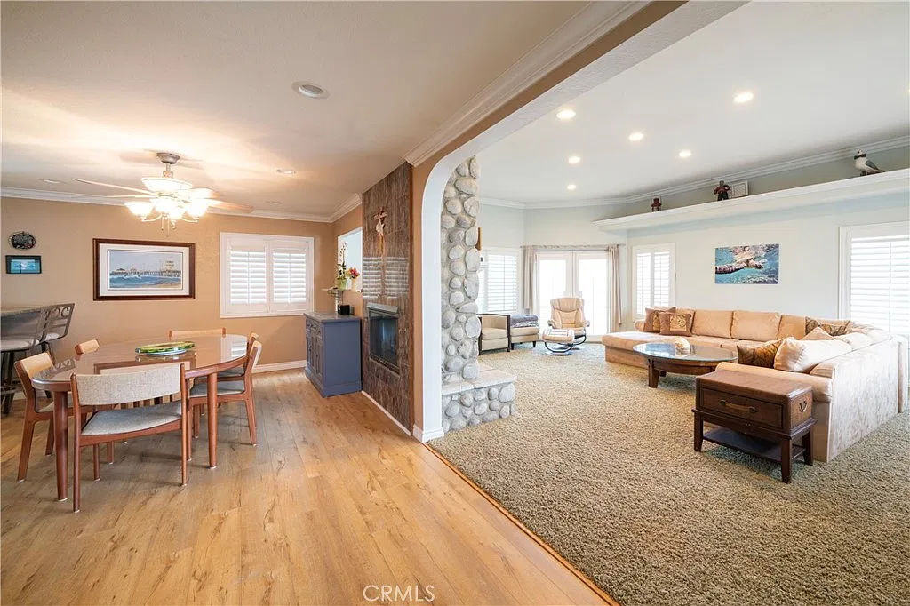 4 bed, 3.5 bath, 2256 sqft, $8,000 — Photo 4