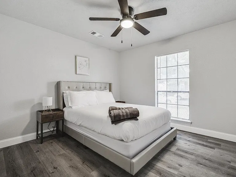 5048 Pemberton Ln — Photo 11