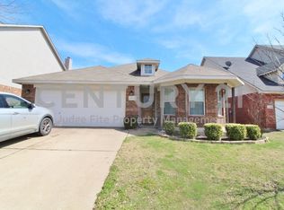 1630 Wildflower Dr, Waxahachie, TX 75165