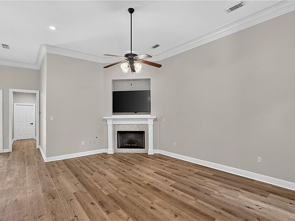 2nd image of 925 Beau Chene Dr