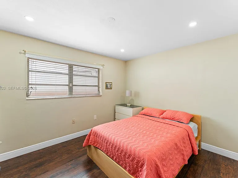 2311 SW 2nd St — Photo 14