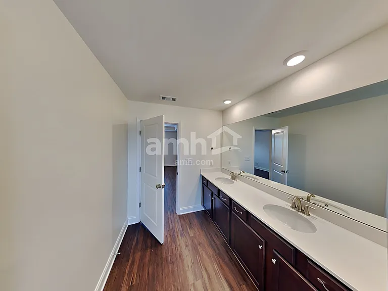 2128 Williamshire Ln — Photo 15