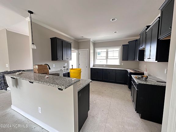 3rd image of 83 Maxwell Farm Lane