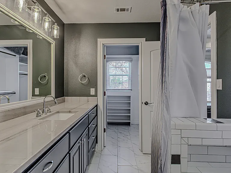 704 Poverty Dr — Photo 17