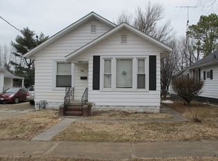 705 W Madison St, Herrin, IL 62948