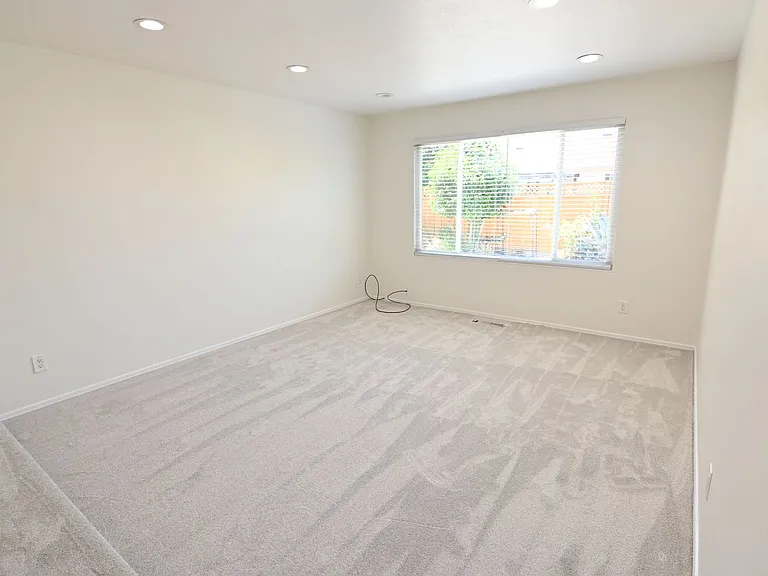 5659 Lathrop Dr — Photo 4