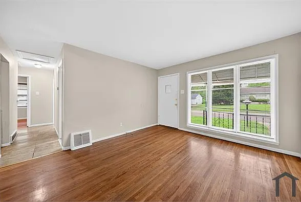 10409 Renfrew Dr — Photo 9