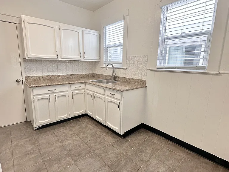 1500 Irving Street — Photo 14