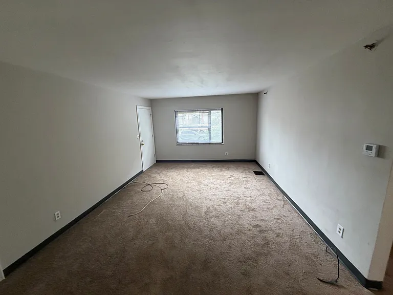 452 Wrexham Ave #B — Photo 6
