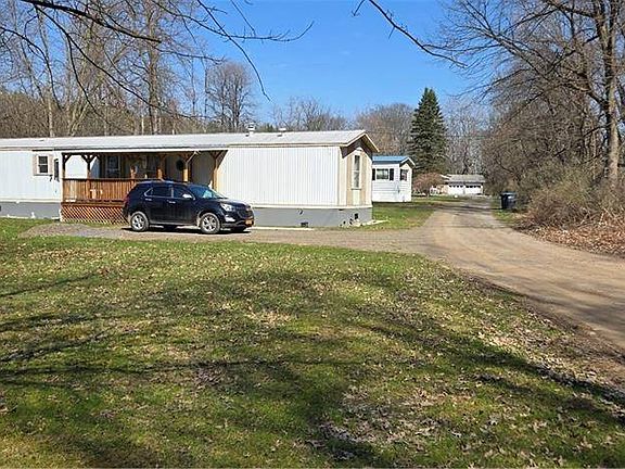 3rd image of 101 Deshaw Rd