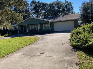 32735 Lakeshore Dr, Tavares, FL 32778