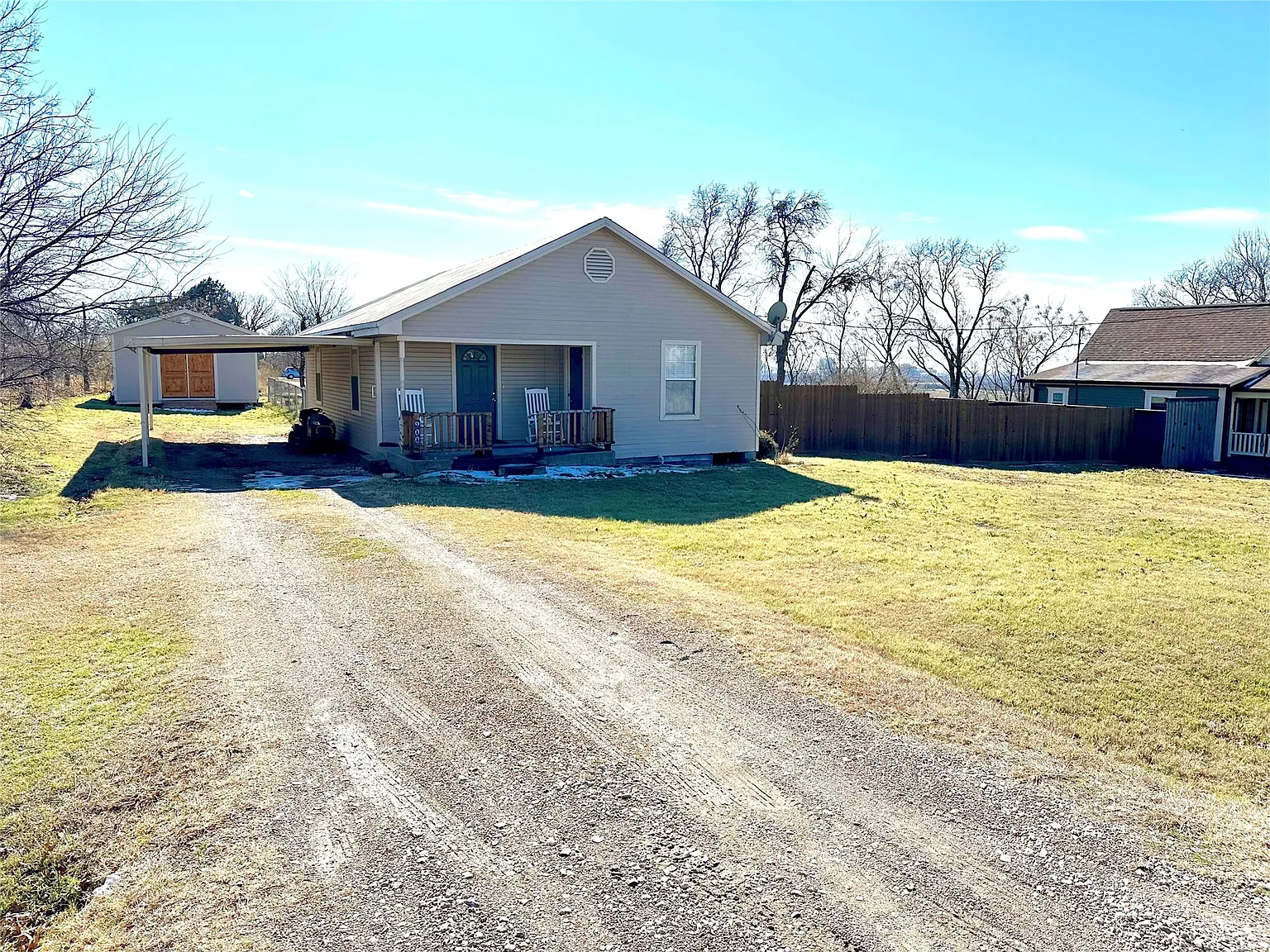 900 W Avenue F photo 1