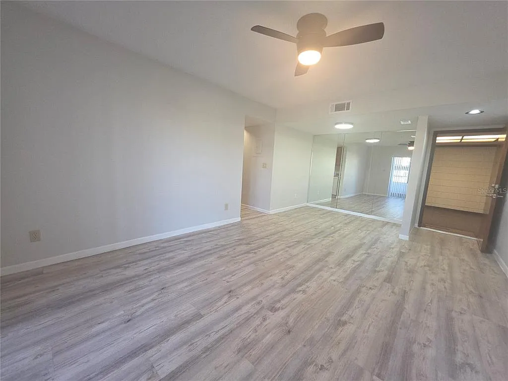 Building Photo - 2583 Countryside Blvd #3103