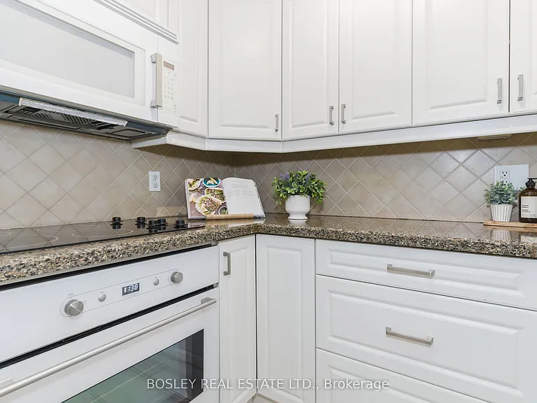 335 Lonsdale Rd #210 — Photo 13