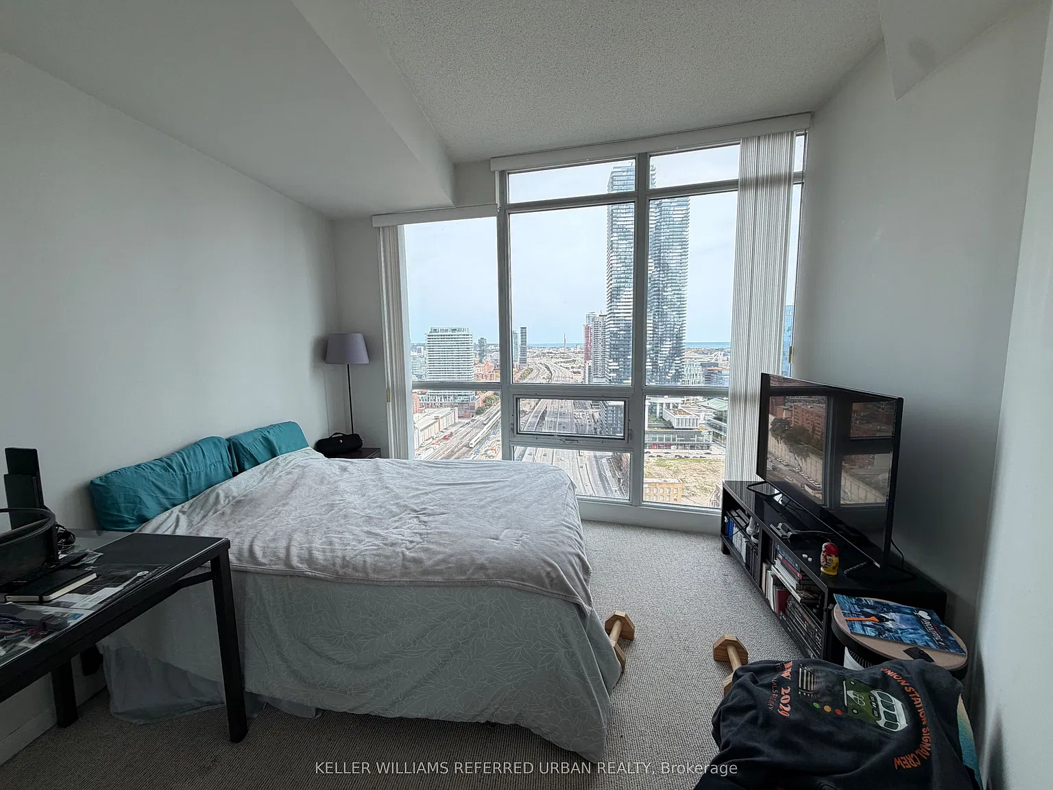 18 Yonge — Photo 3