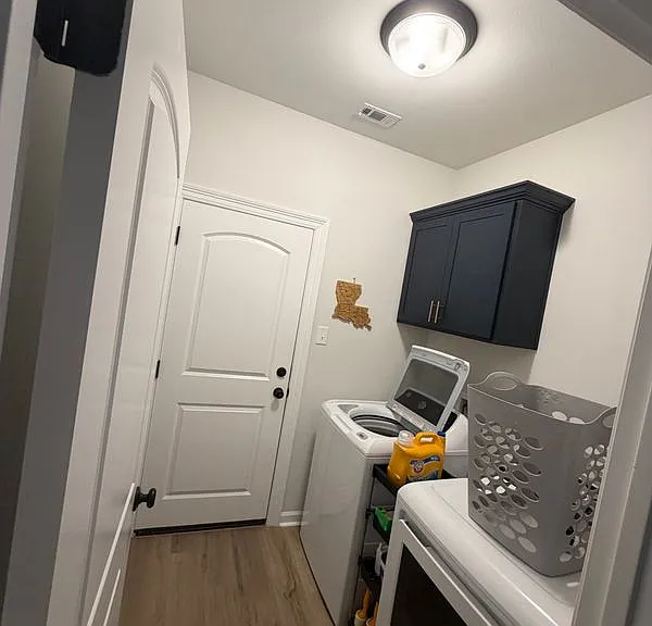 106 Lightbourne Dr — Photo 8