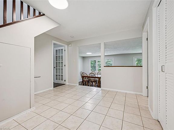 3rd image of 8 Berkley Pl