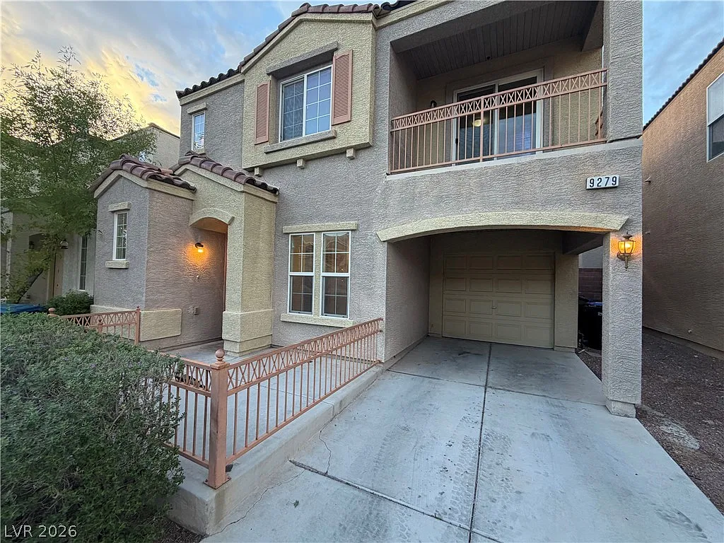3 bed, 2.5 bath, 1316 sqft, $1,795 — Photo 2