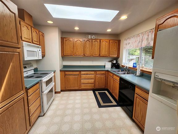 5th image of 177 Olympic View Ave NE