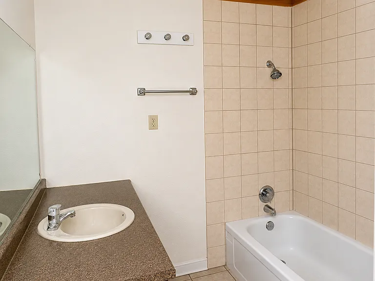 506 N 9th St #A — Photo 11