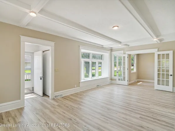 326 W Holmes Rd, Lansing, MI 48910