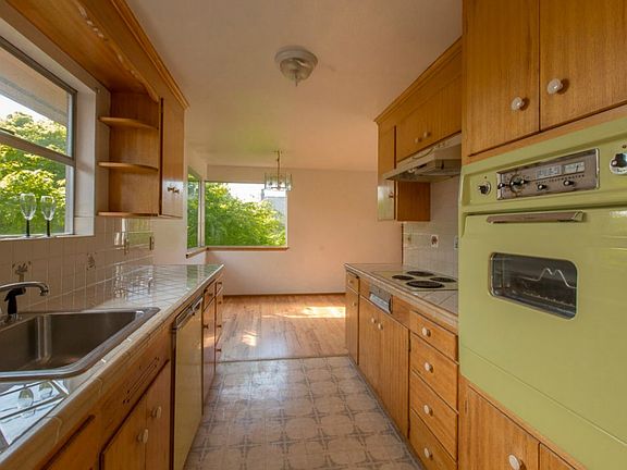 5th image of 7042 Cleopatra Pl NW
