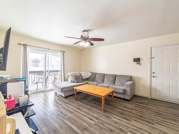 3rd image of 1079 Millpond Rd Unit E