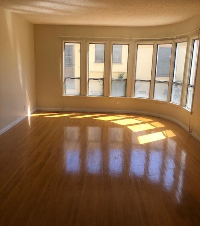 1st image of 809 W Glenoaks Blvd