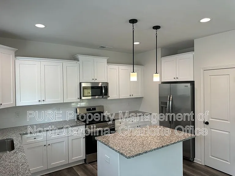 2649 Hemphill St — Photo 10