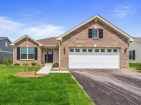 8402 Graystone Dr, Lowell, IN 46356