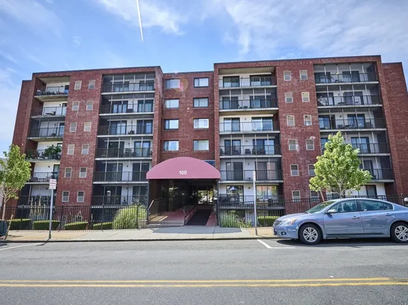 100 High St APT 204, Medford, MA 02155
