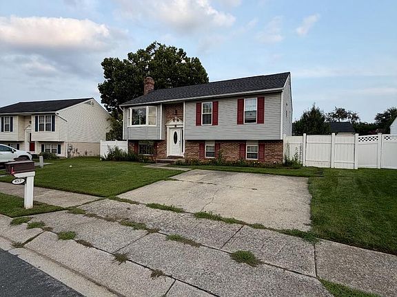 3rd image of 457 Mary Kay Ct