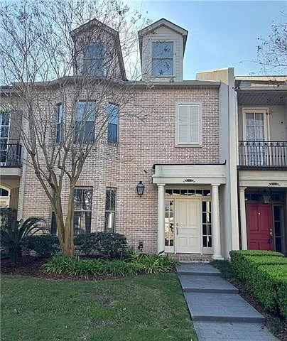 4 bed, 3.5 bath, 3044 sqft, $2,850 — Photo 2