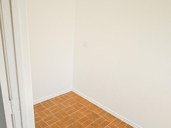 5th image of 507 Cedar Elm Ln #507