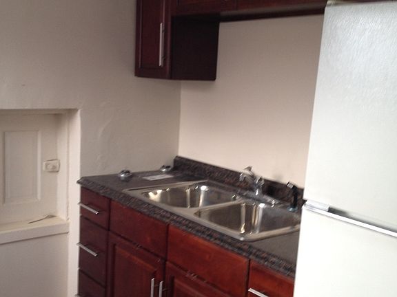 1900-2E Kitchen