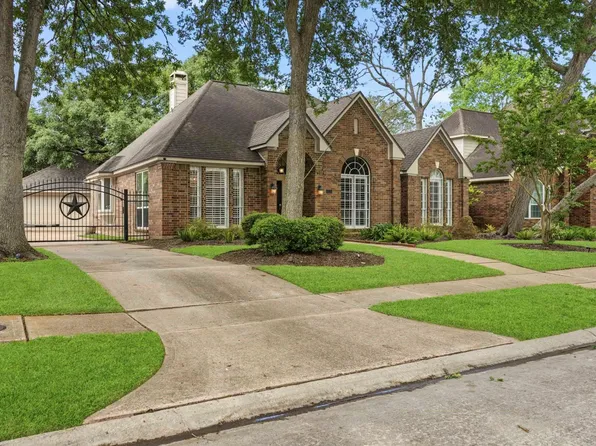 6714 Morningside Dr, Sugar Land, TX 77479
