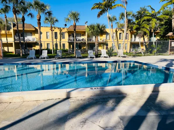 13700 SW 62nd St APT 113, Miami, FL 33183