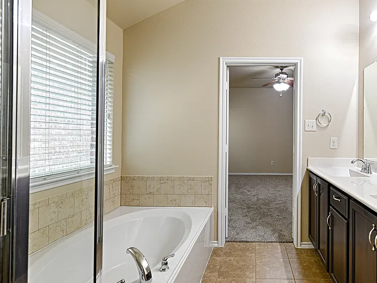 1213 Lambert Dr — Photo 15
