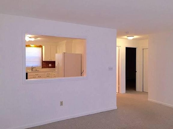 4th image of 138 Vernon Ave #F