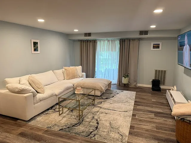 2 bed, 1100 sqft, $2,300 — Photo 3
