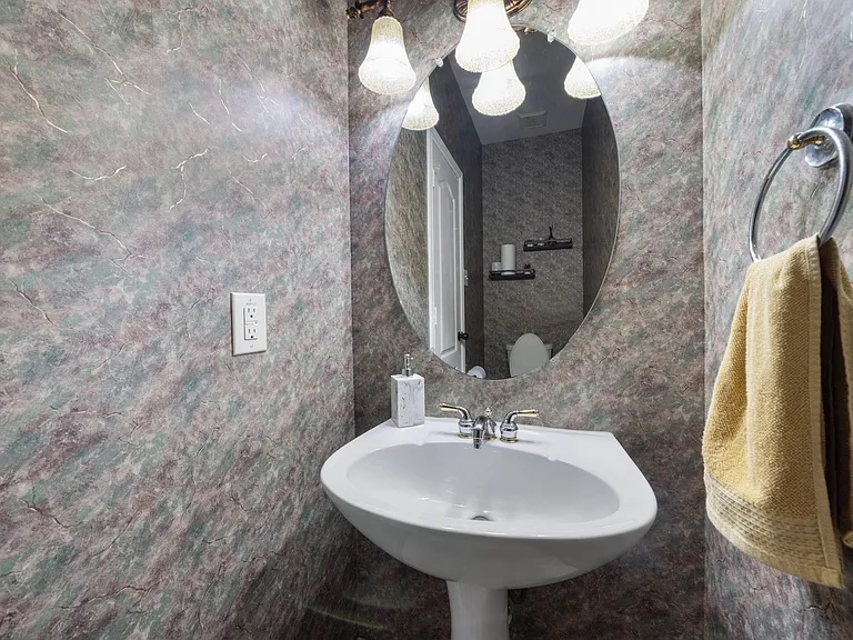 1512 Amelia Dr — Photo 8