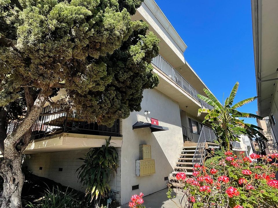 1st image of 1426 S Barrington Ave #9